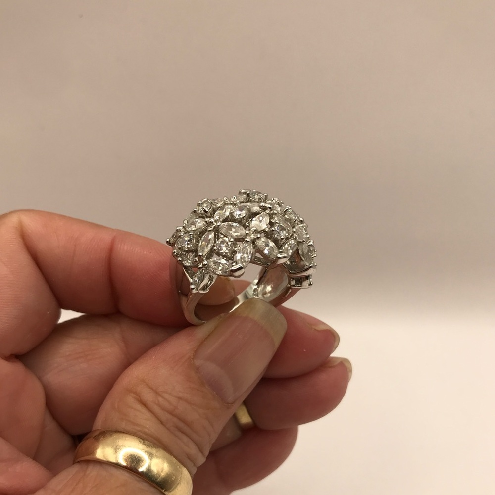 Silver-Tone & Glass Rhinestones Cocktail Ring - Picture 4 of 8